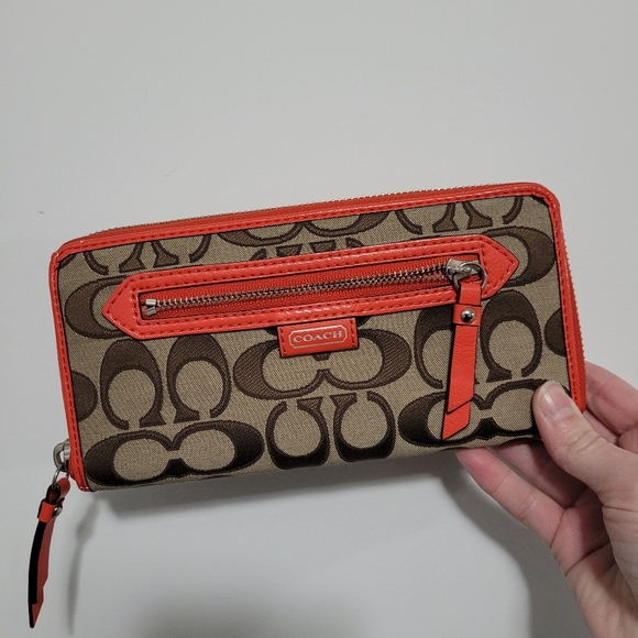 Coach purse and matching wallet - Picture 3 of 4